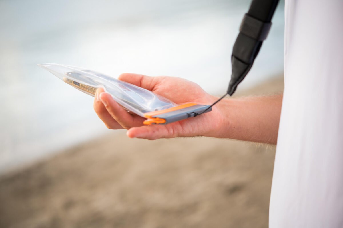 Waterproof Mobile Phone Pouch Large Ipx8 - Image 5