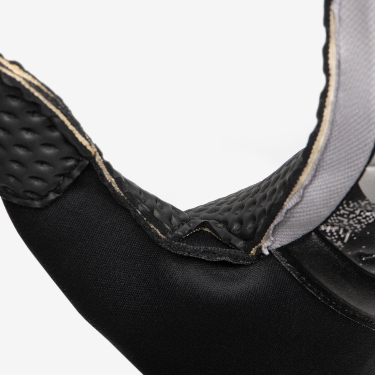 Adult Football Goalkeeper Gloves F100 Superresist - Black/Grey - Image 2