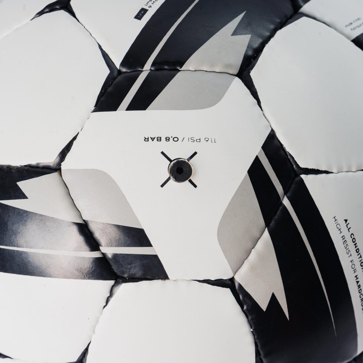 Training Ball Resist Size 5, Machine Stitched, Rubber Coating - White - Image 6